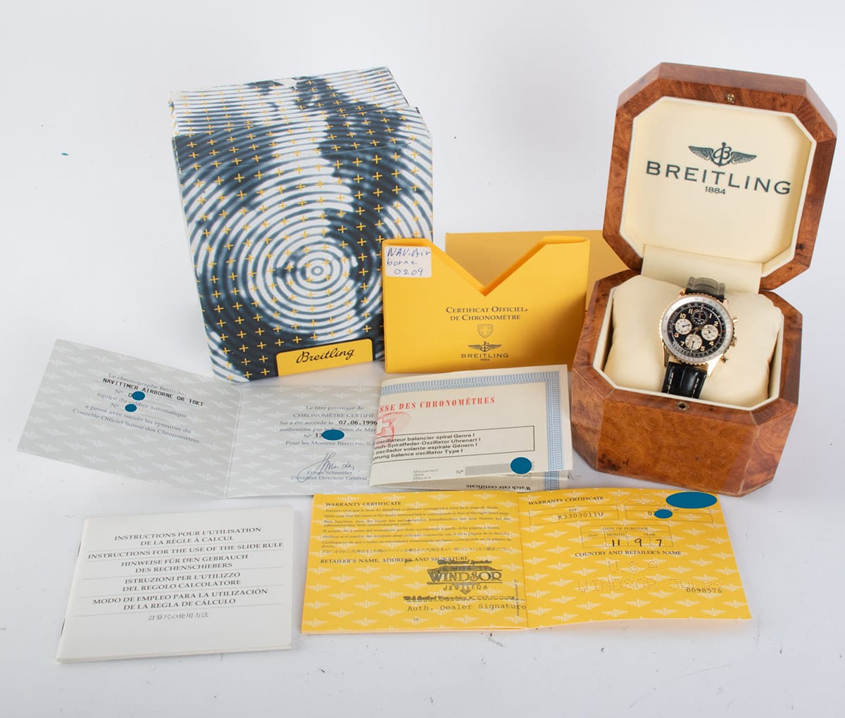 Box / Paper shot of Navitimer Airborne