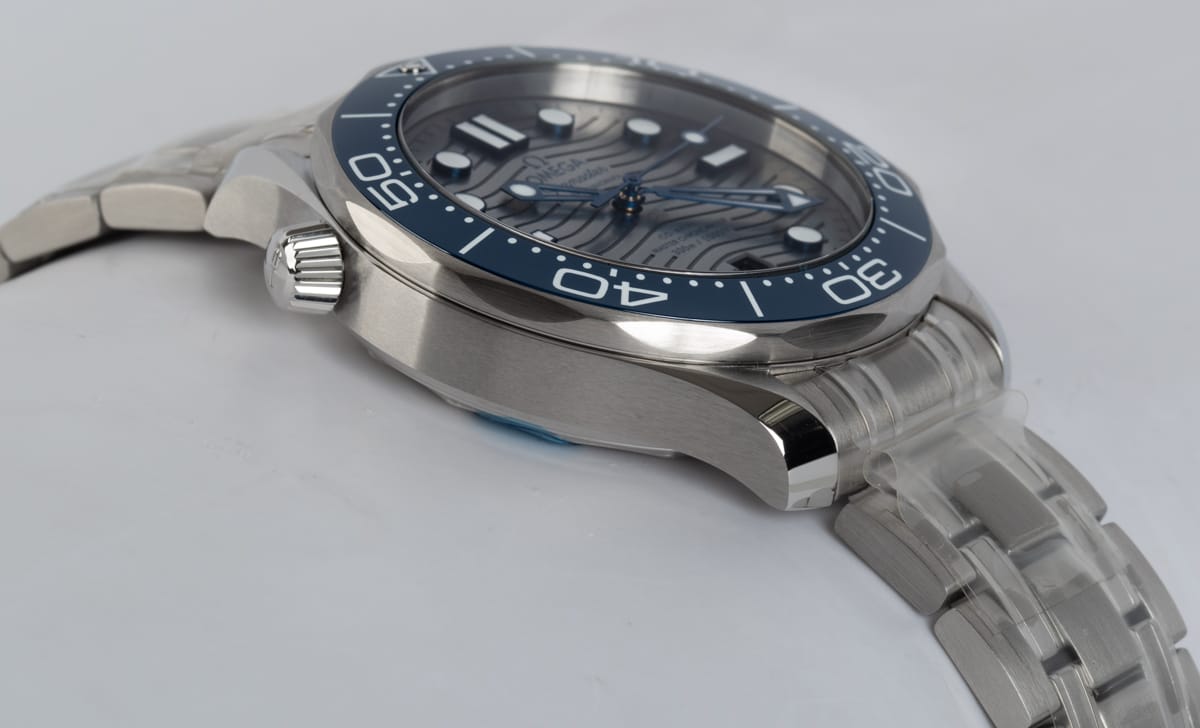 9' Side Shot of Seamaster Diver 300M Master Chronometer