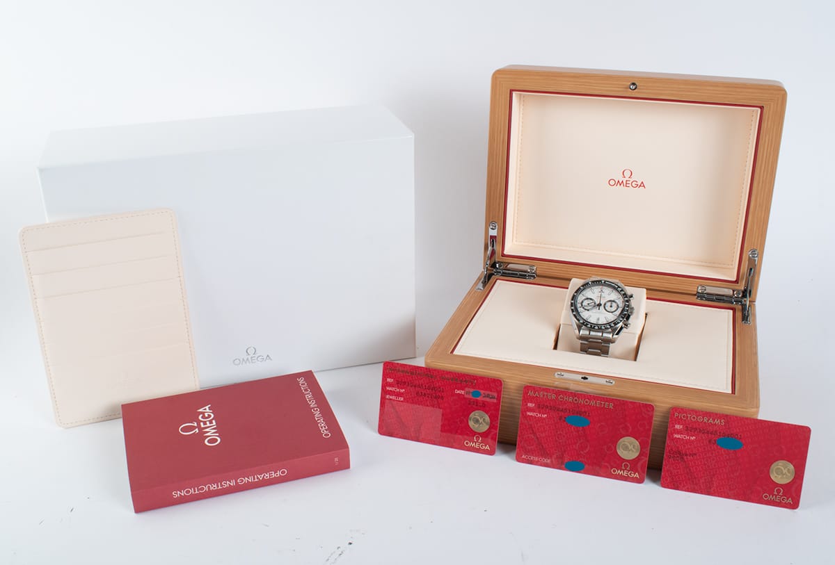 Box / Paper shot of Speedmaster Racing Chronograph