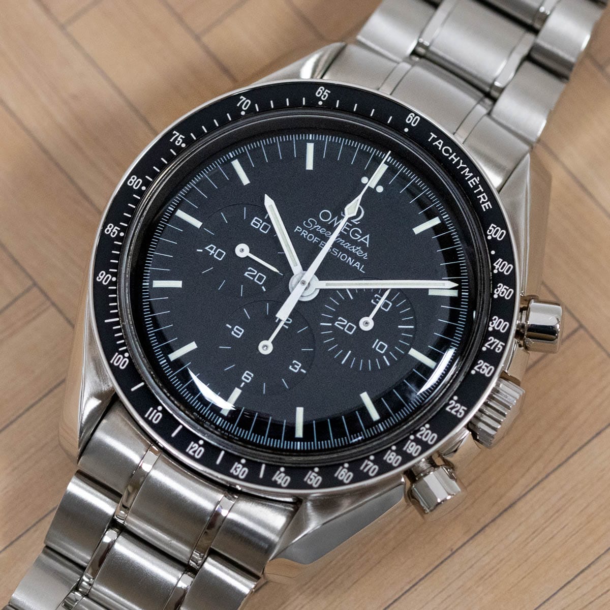 Stylied photo of  of Speedmaster Moon 'Hesalite Sandwich'