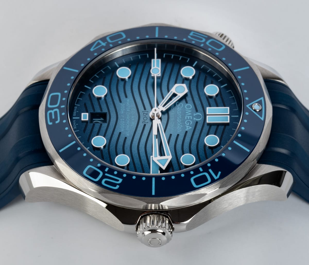 Crown Side Shot of Seamaster Summer Blue