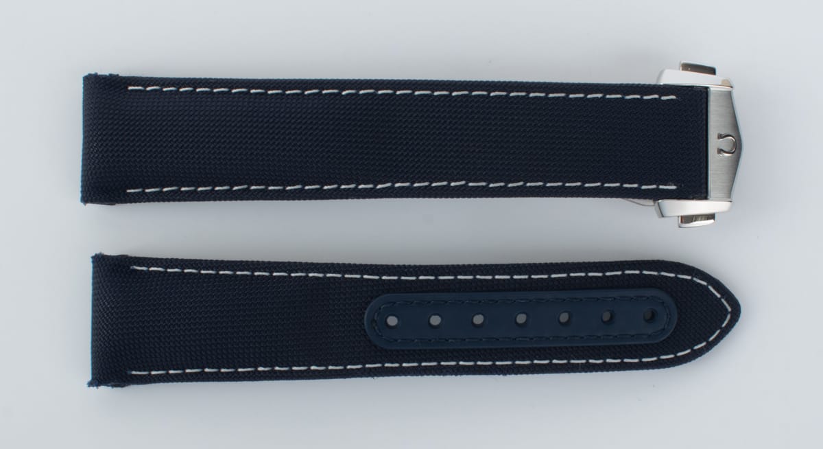 Photo of of Fabric and Leather Deployant Strap