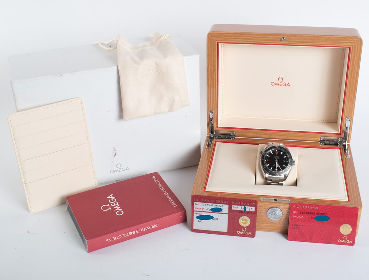 Box / Paper shot of Seamaster Planet Ocean Big Size