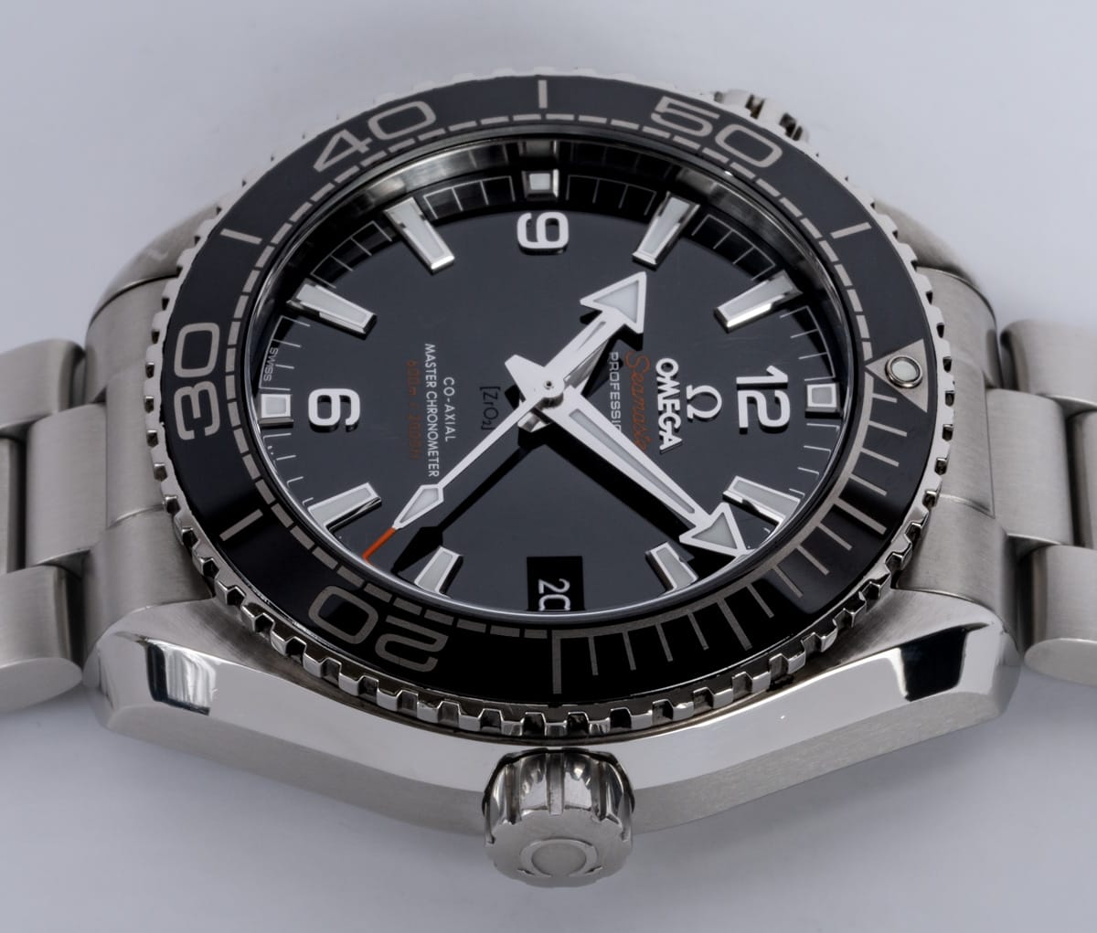 Crown Side Shot of Seamaster Planet Ocean Master 43.5MM