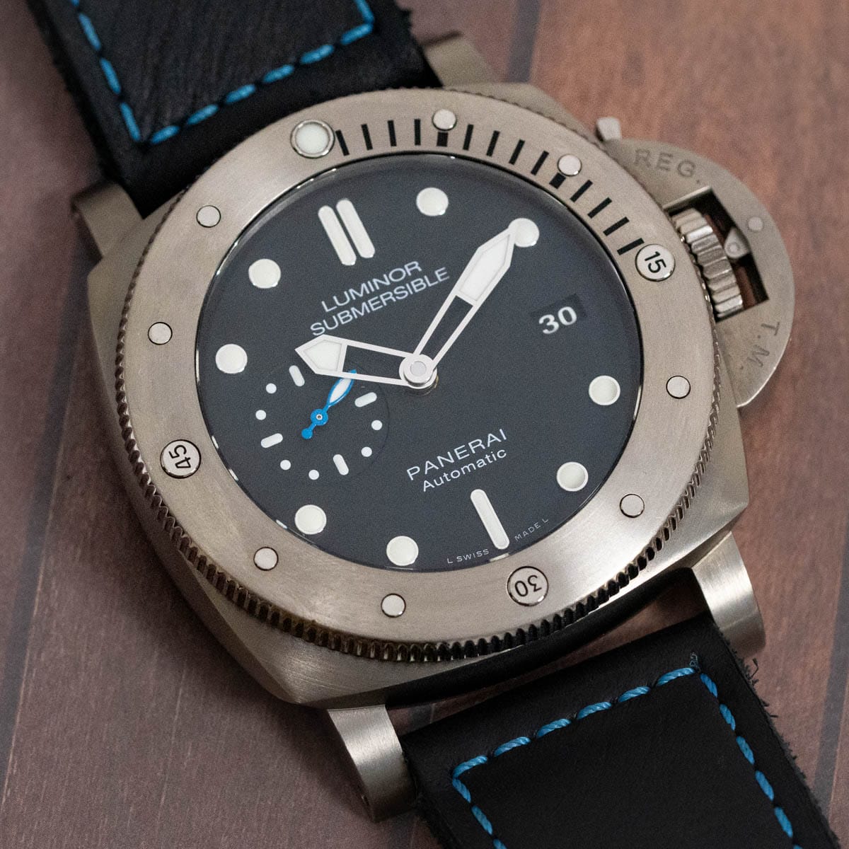 Stylied photo of  of Luminor Submersible 1950 3 Days Titanio