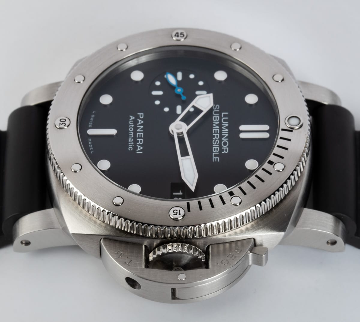 Crown Side Shot of Luminor Submersible 1950 3 Days Auto 42mm