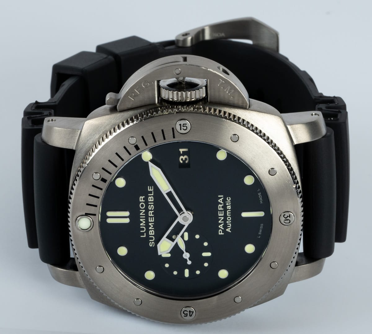 Front View of Luminor Submersible 47MM