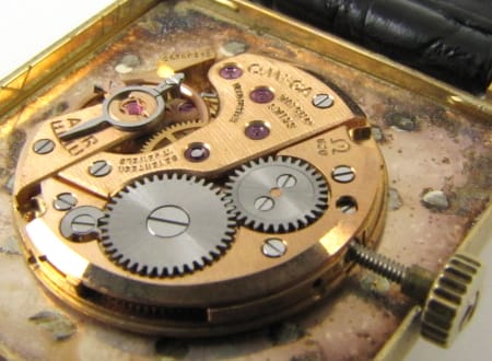 Caseback of Vintage Square