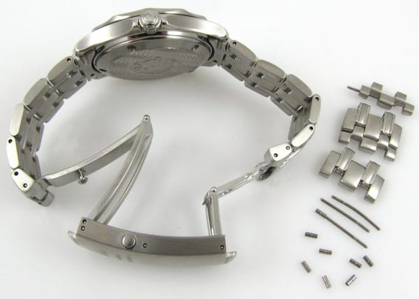 Open Clasp Shot of Seamaster Professional Midsize