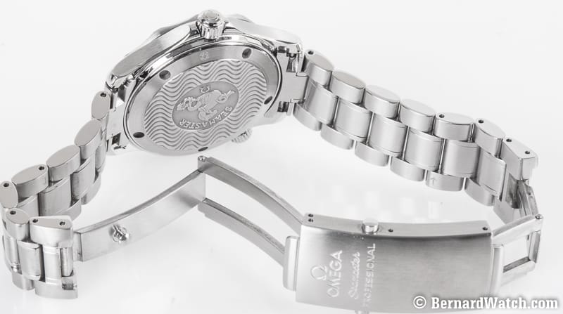 Open Clasp Shot of Seamaster Professional Midsize