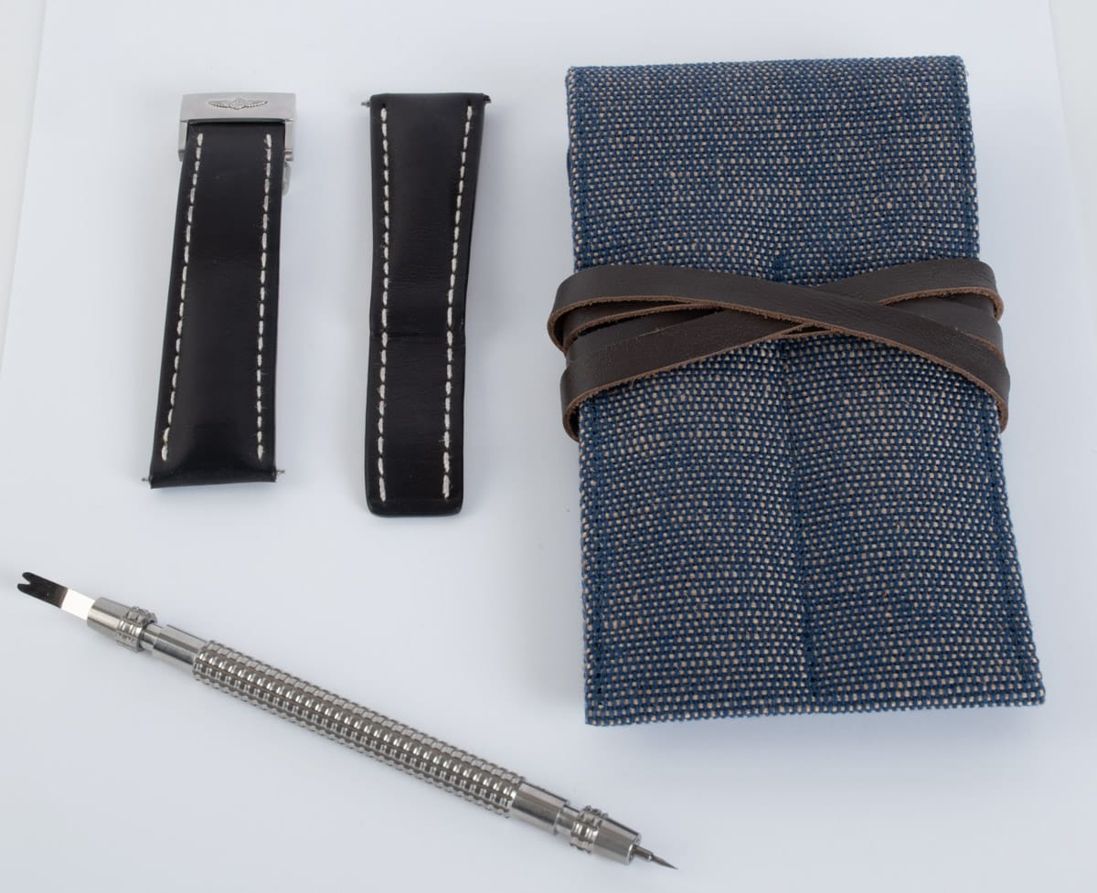 Box / Paper shot of Leather Deployant Strap