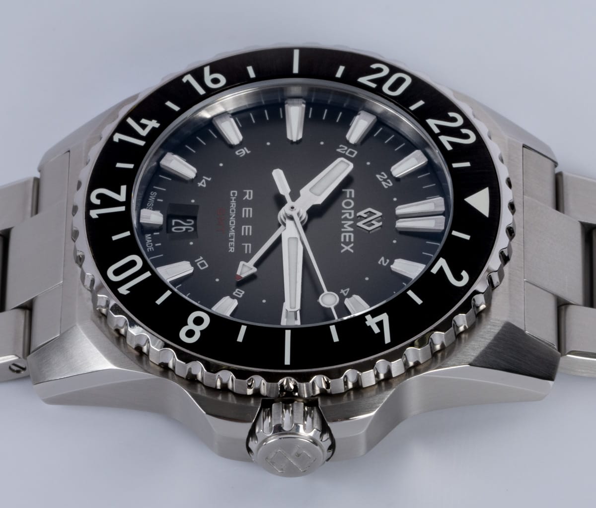 Crown Side Shot of Reef GMT