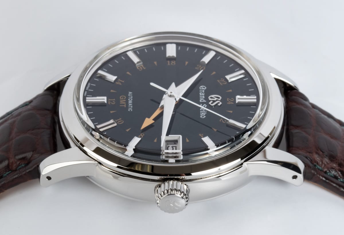 Crown Side Shot of Elegance GMT Toge Special Edition