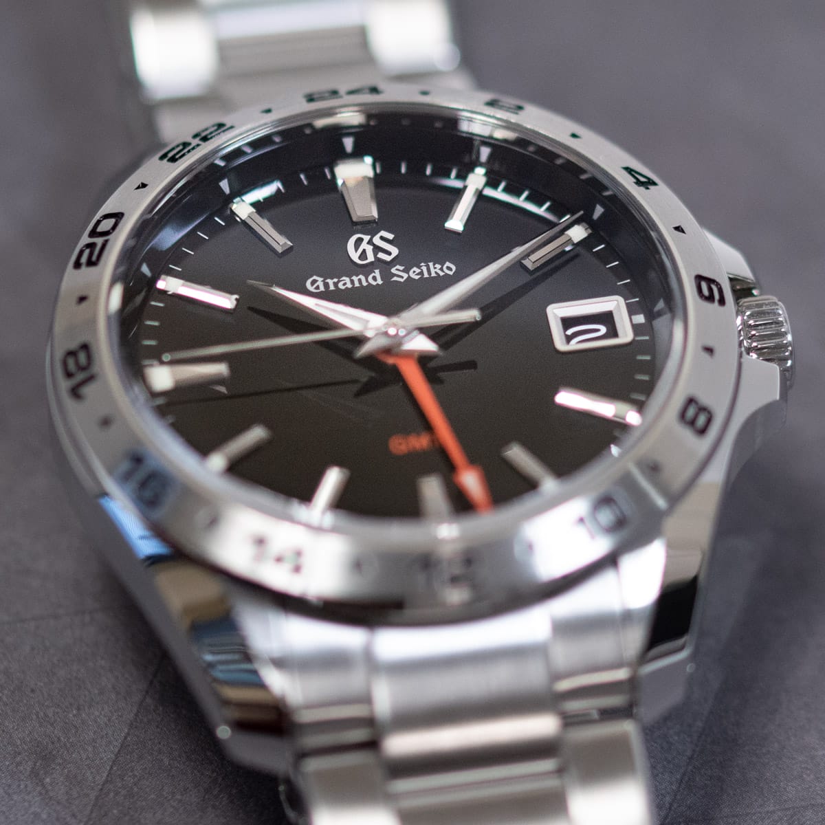 Extra Shot of Caliber 9F86 Quartz GMT