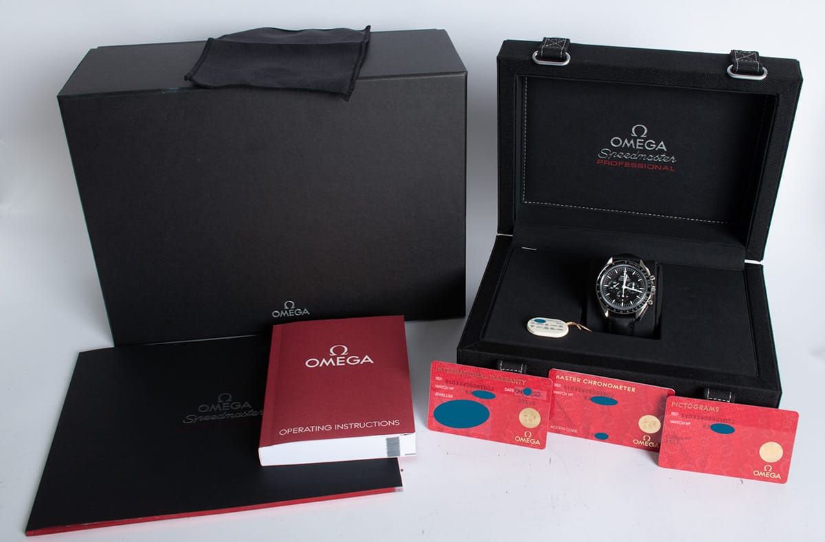 Box / Paper shot of Speedmaster Moonwatch Professional Master Chronometer