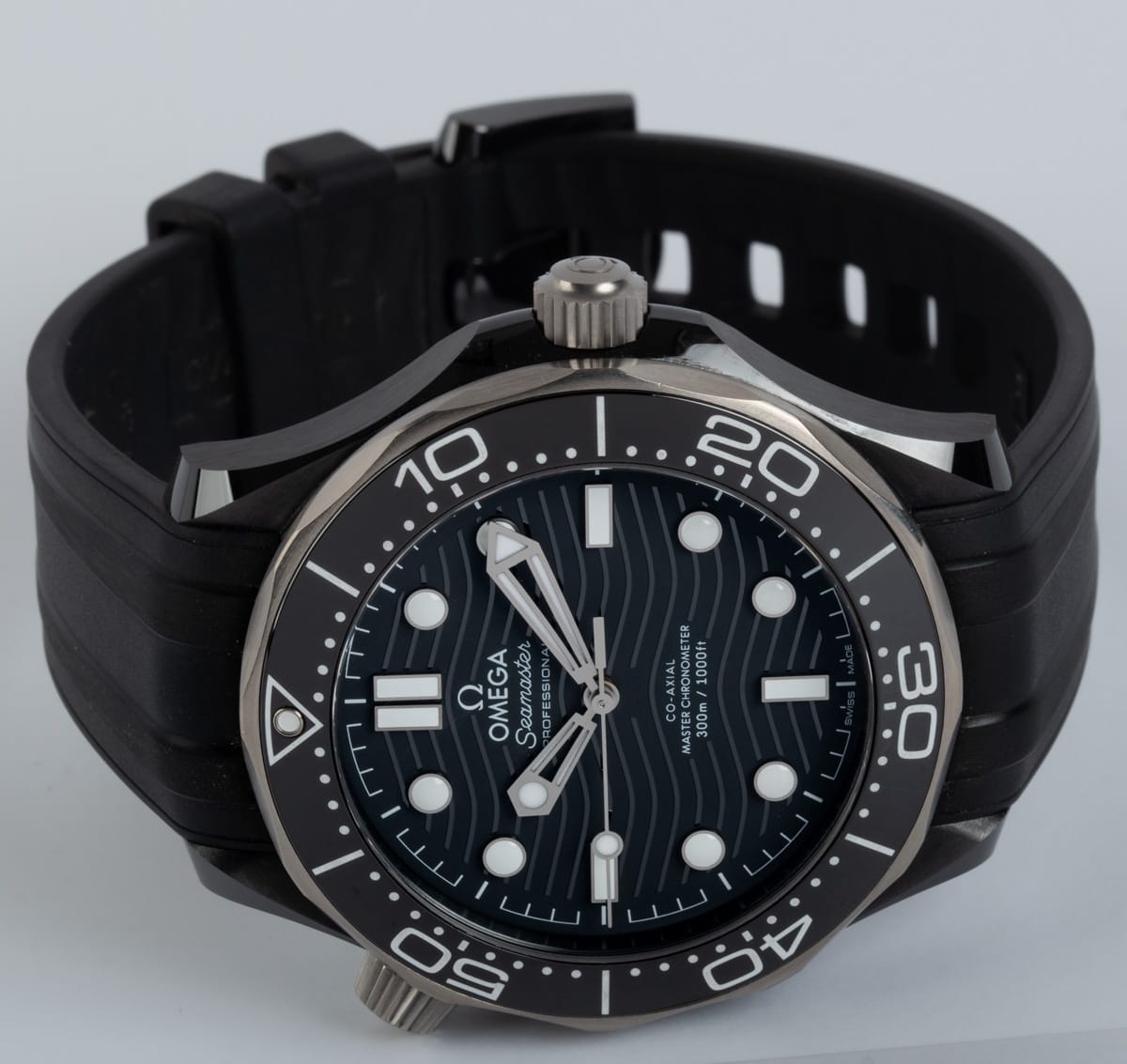 Front View of Seamaster Diver 43.5MM