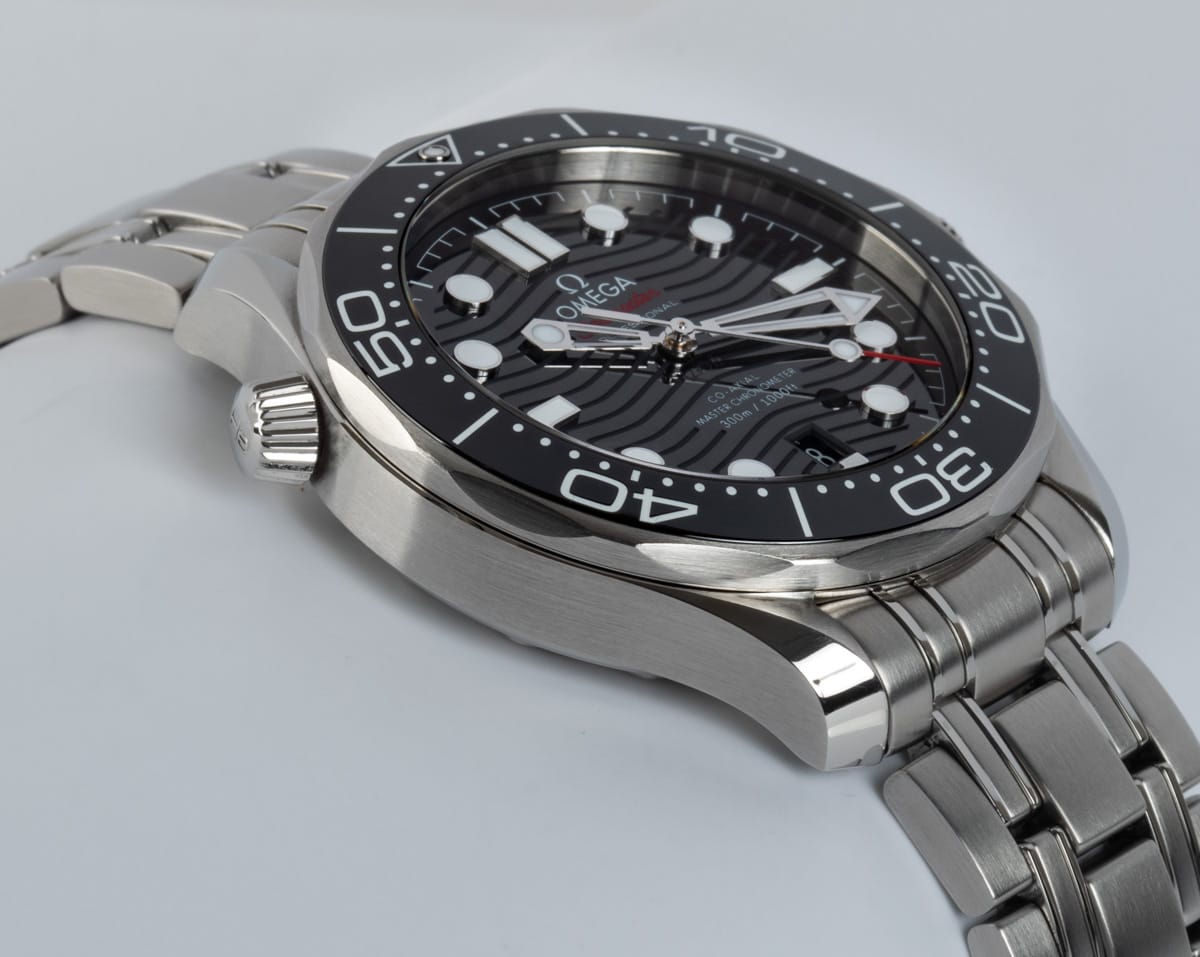 9' Side Shot of Seamaster Diver 300M Master Chronometer