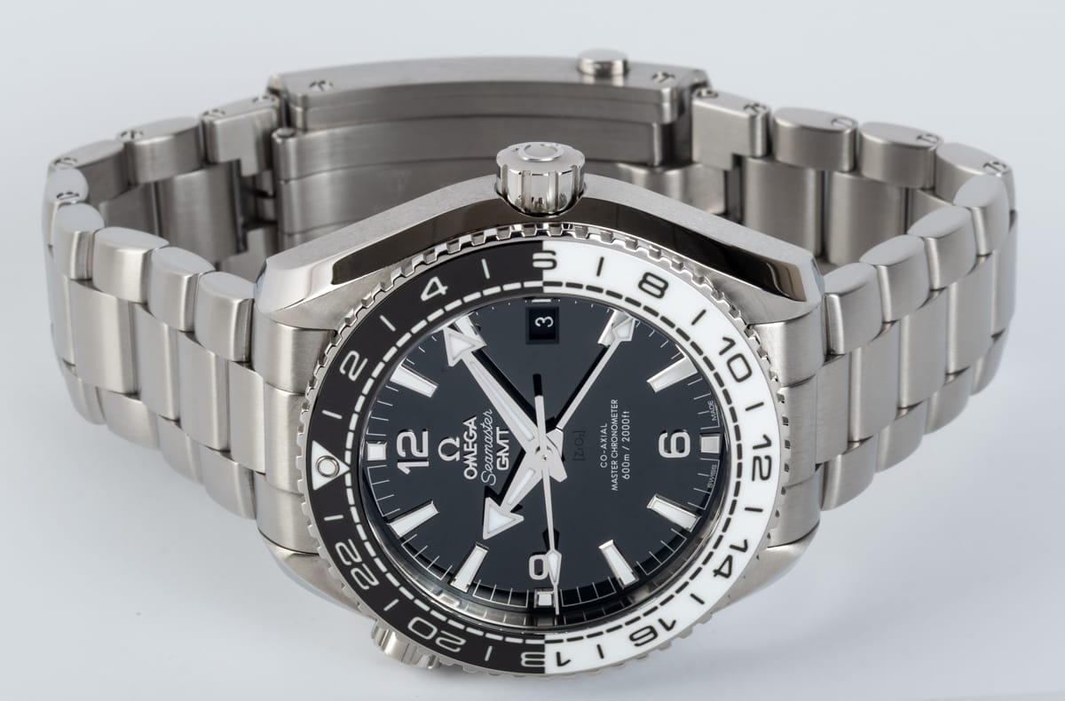 Front View of Seamaster Planet Ocean GMT 'Oreo'