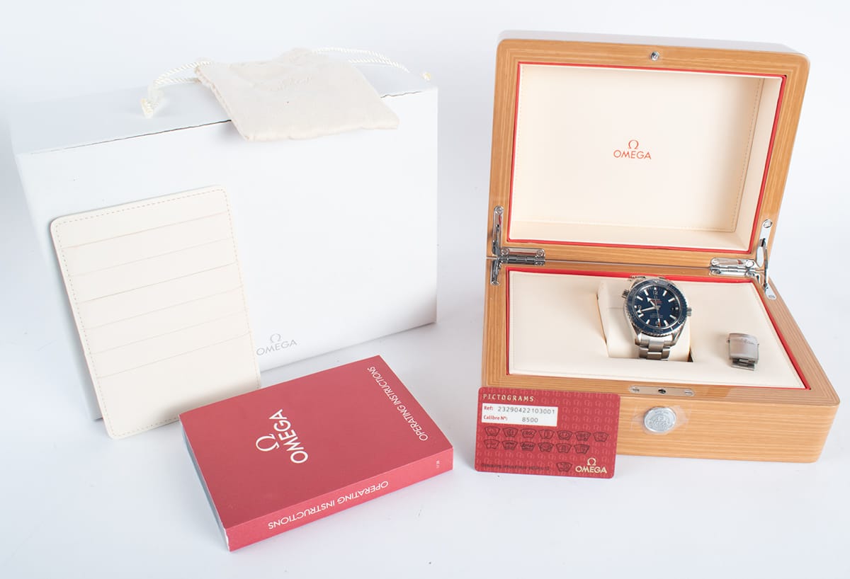 Box / Paper shot of Seamaster Planet Ocean