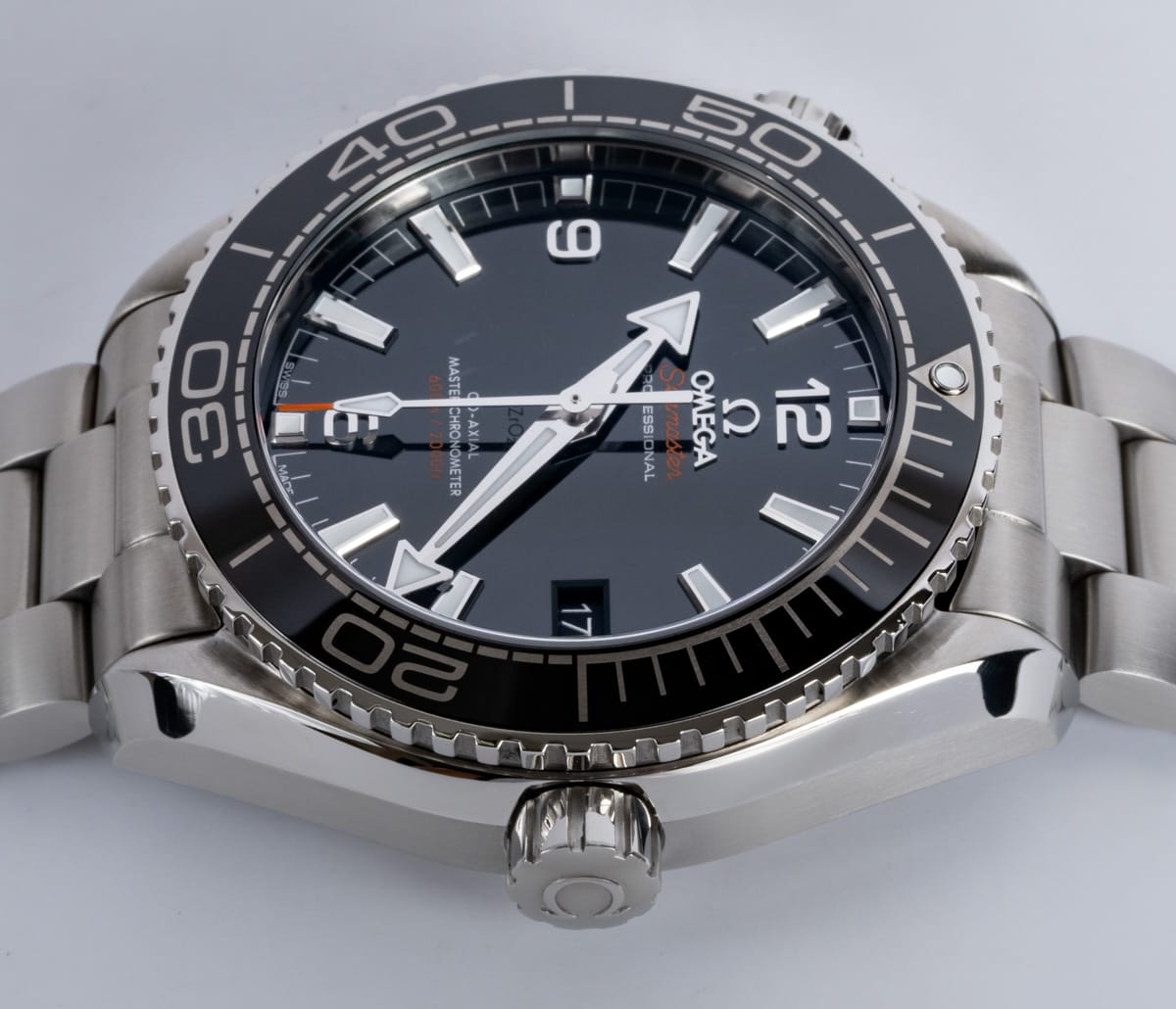 Crown Side Shot of Seamaster Planet Ocean Master 43.5MM