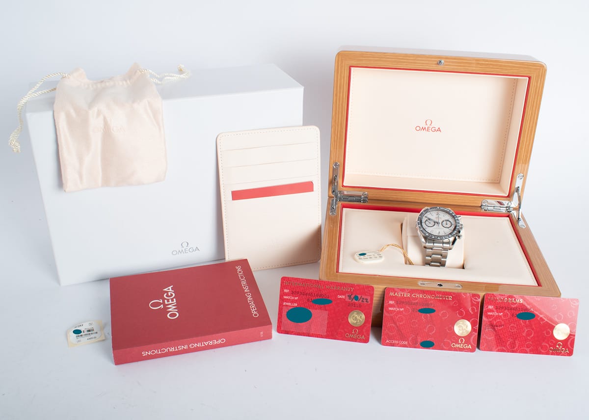 Box / Paper shot of Speedmaster Racing Chronograph