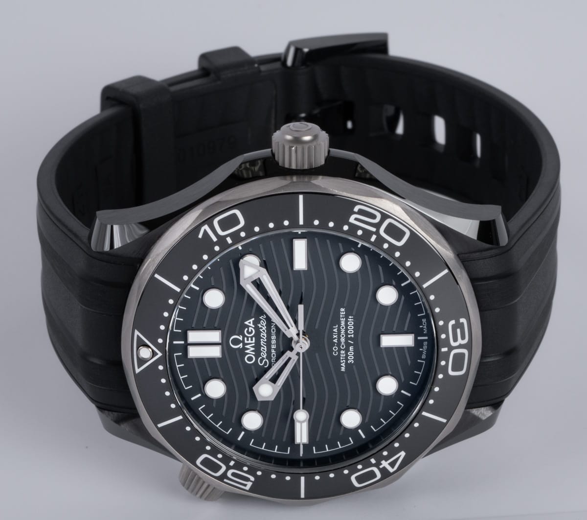 Front View of Seamaster Diver 43.5MM