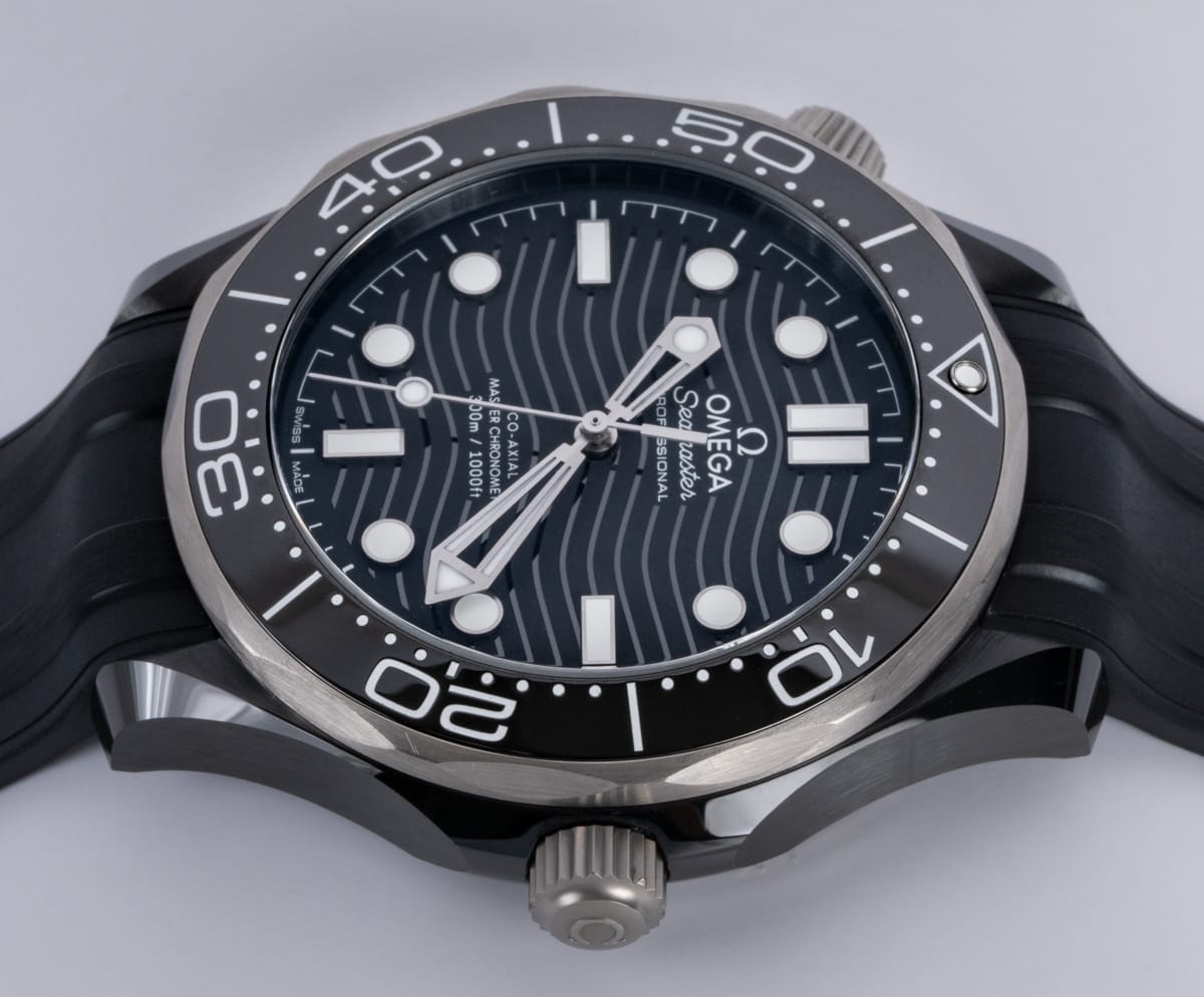 Crown Side Shot of Seamaster Diver 43.5MM