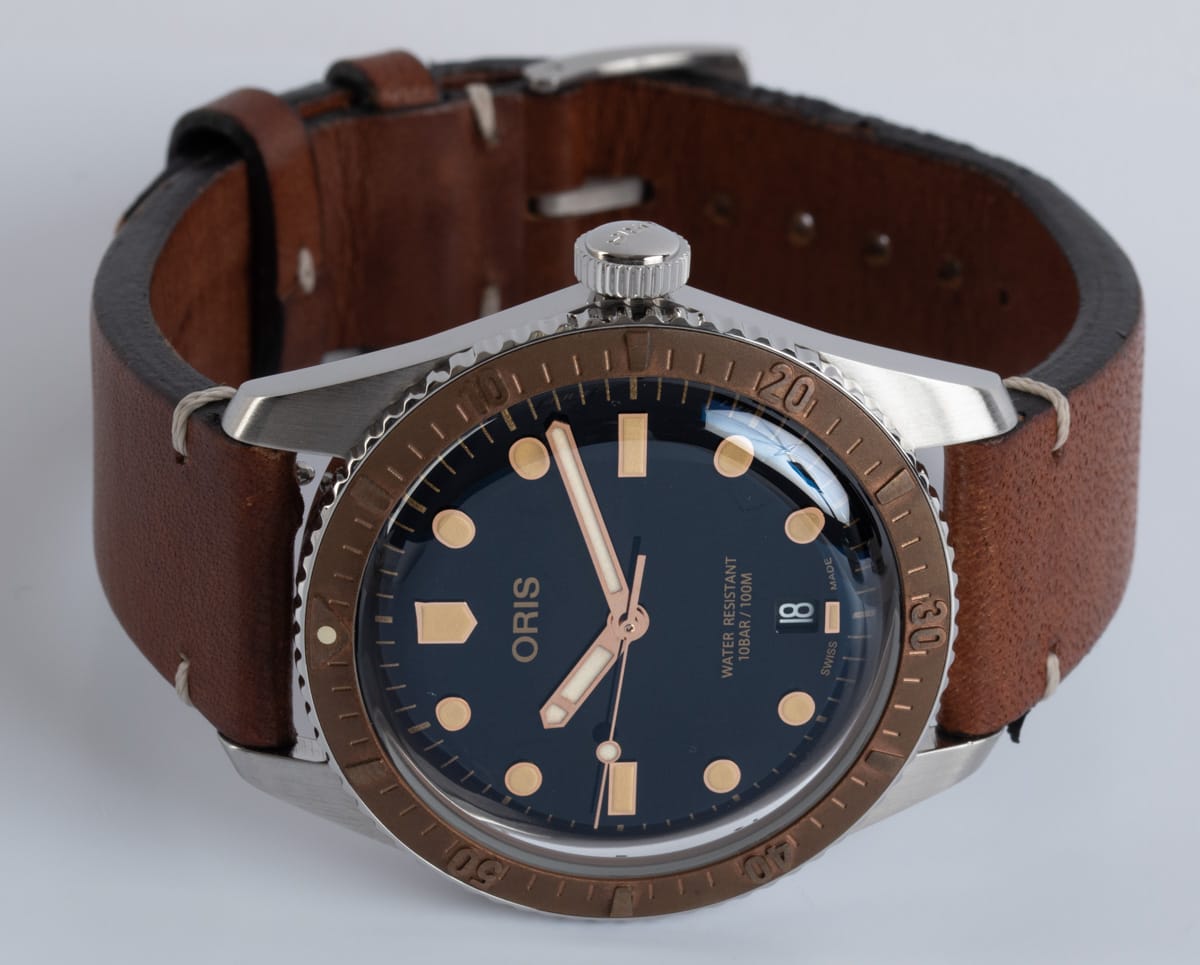 Front View of Divers Sixty-Five 'Bico'