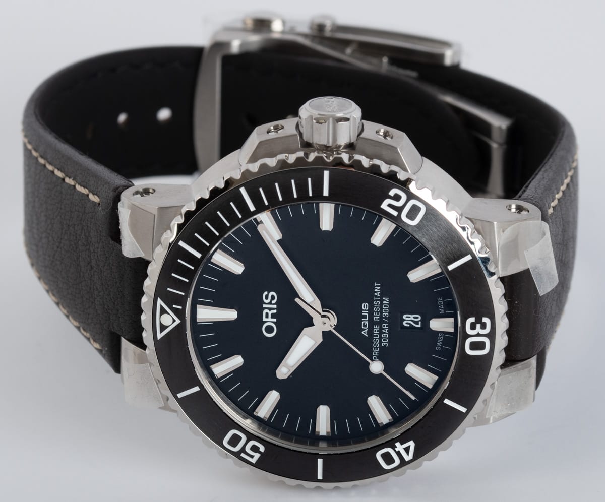 Front View of Aquis Date 43mm