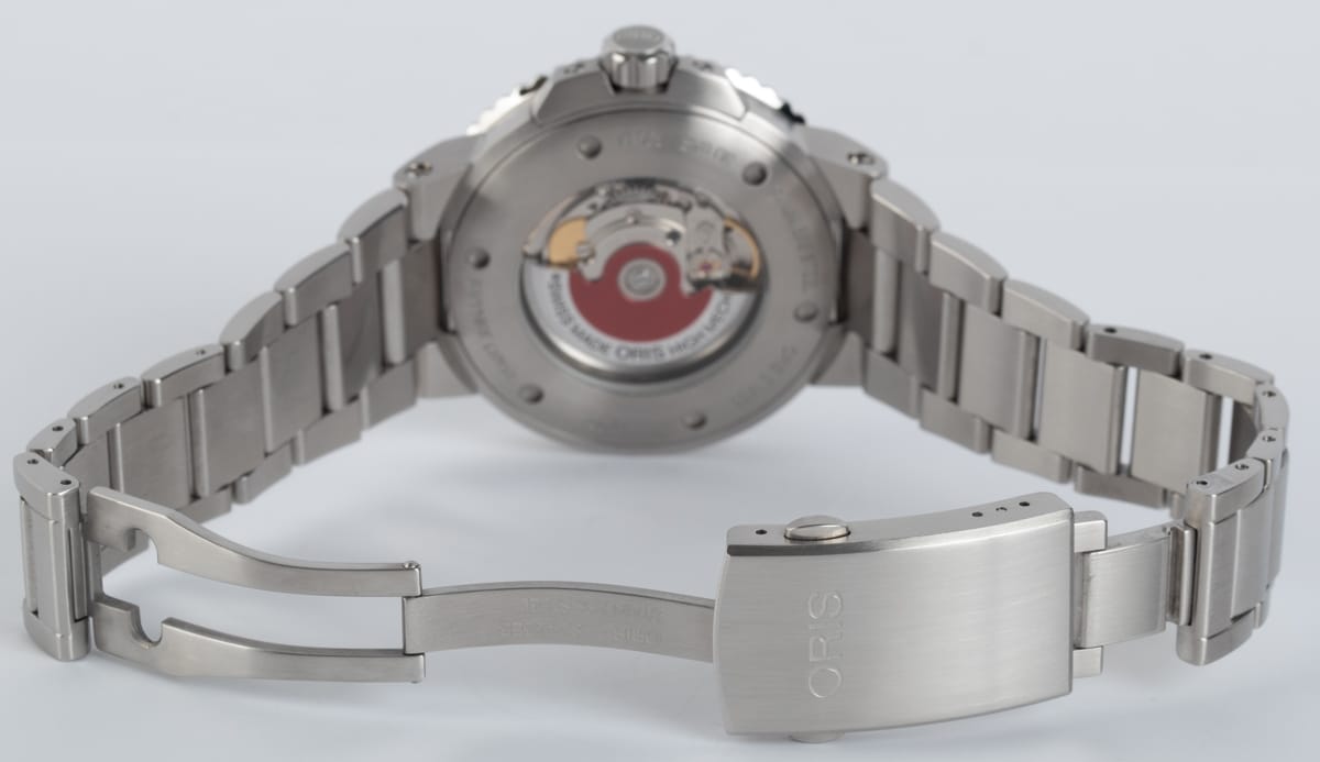Open Clasp Shot of Aquis Date 43mm