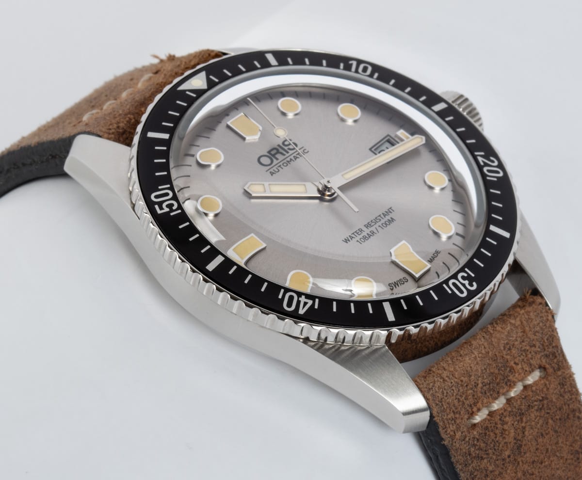 9' Side Shot of Divers Sixty-Five