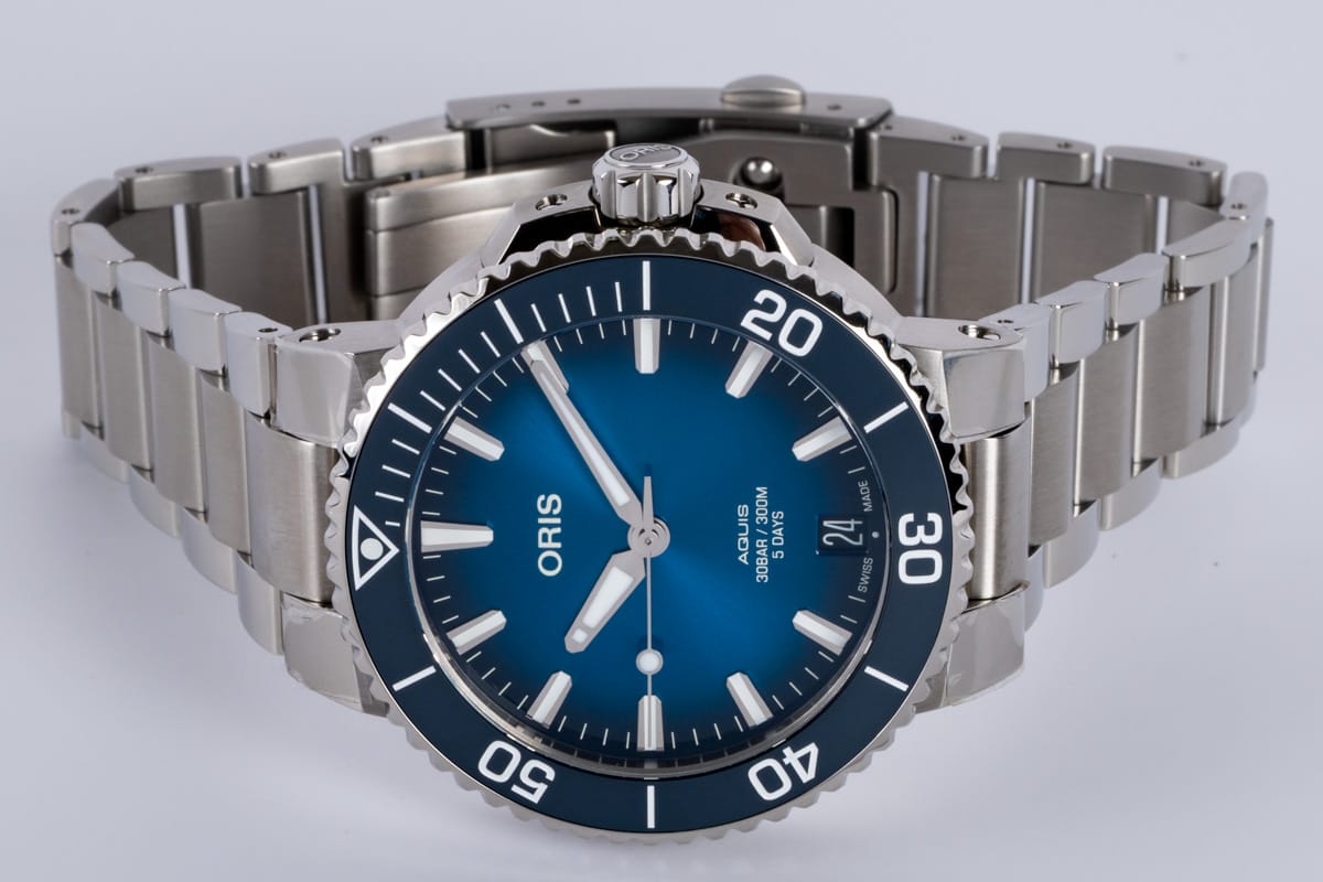 Front View of Aquis Date Calibre 400