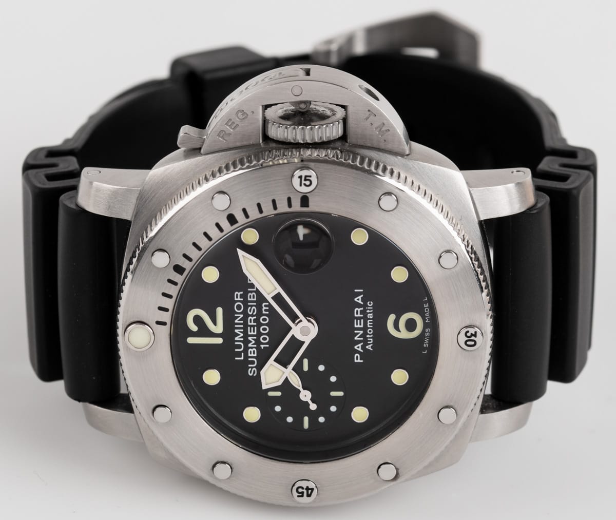 Front View of Luminor 1950 1000m Submersible