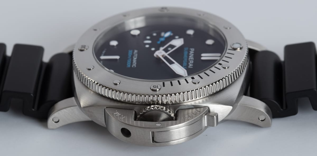 Crown Side Shot of Luminor Submersible 1950 3 Days Auto 42mm