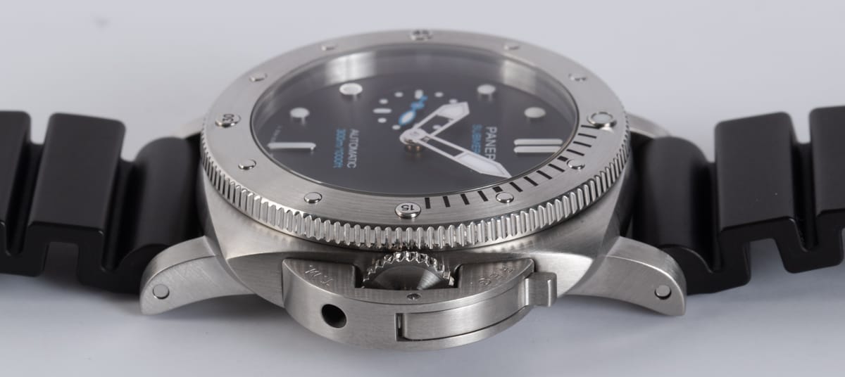 Crown Side Shot of Luminor Submersible 1950 3 Days Auto 42mm