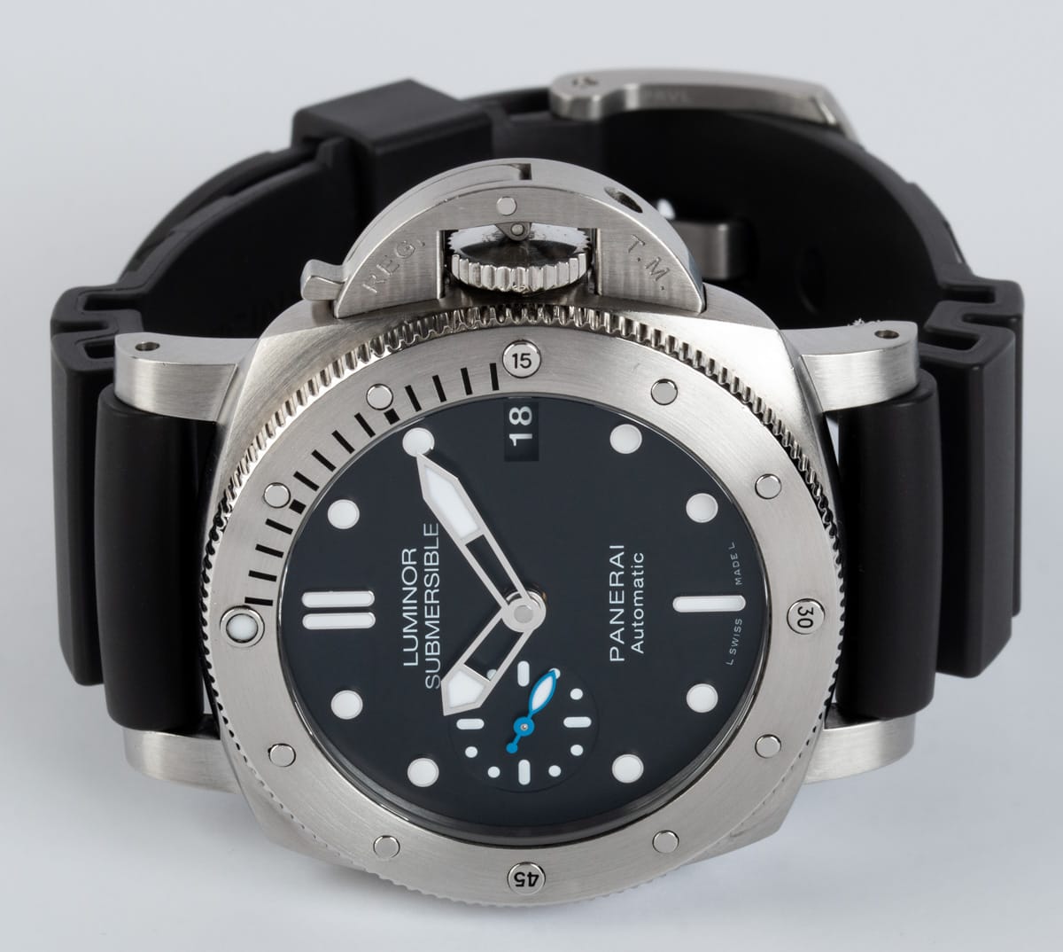 Front View of Luminor Submersible 1950 3 Days Auto 42mm