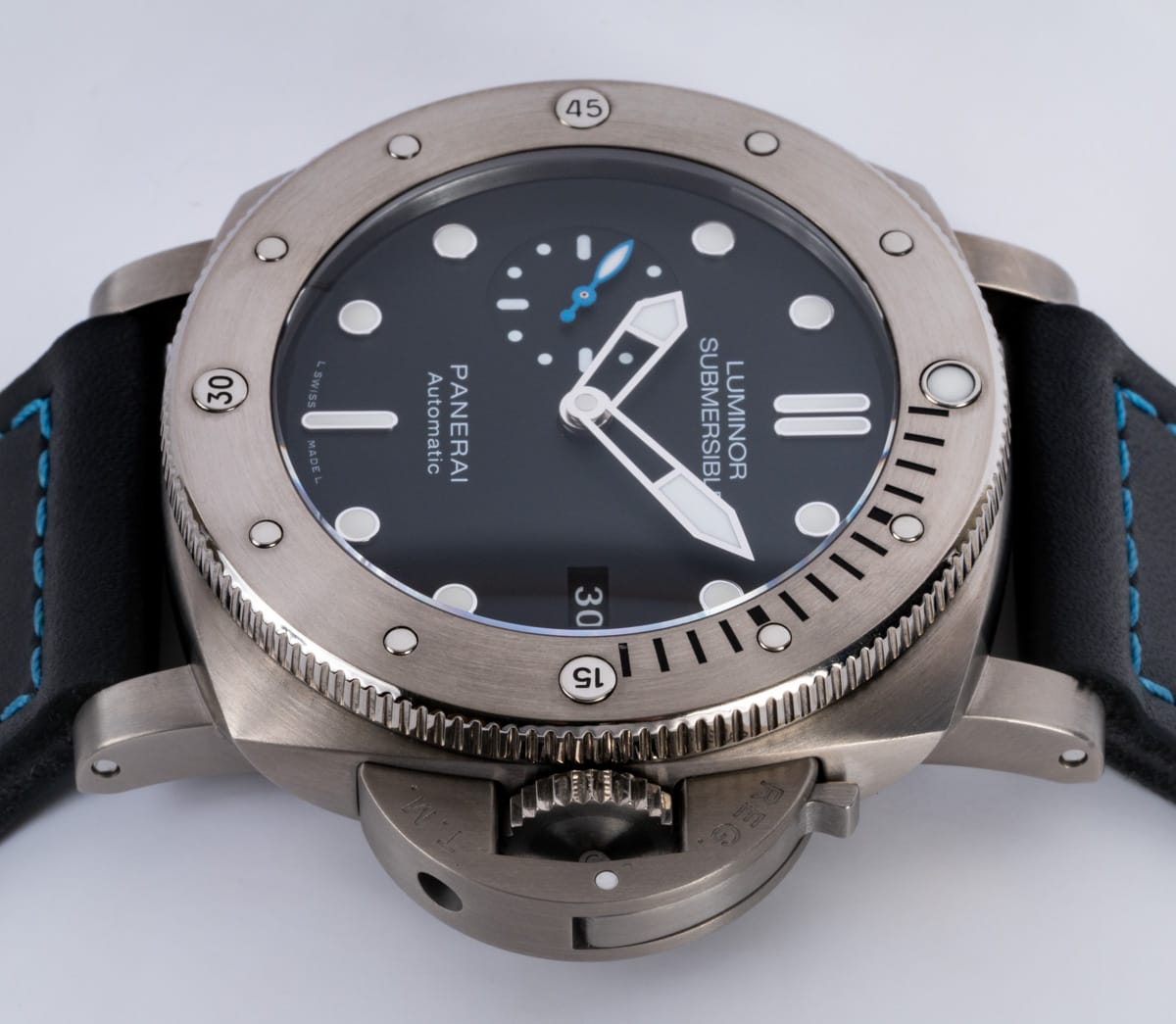 Crown Side Shot of Luminor Submersible 1950 3 Days Titanio