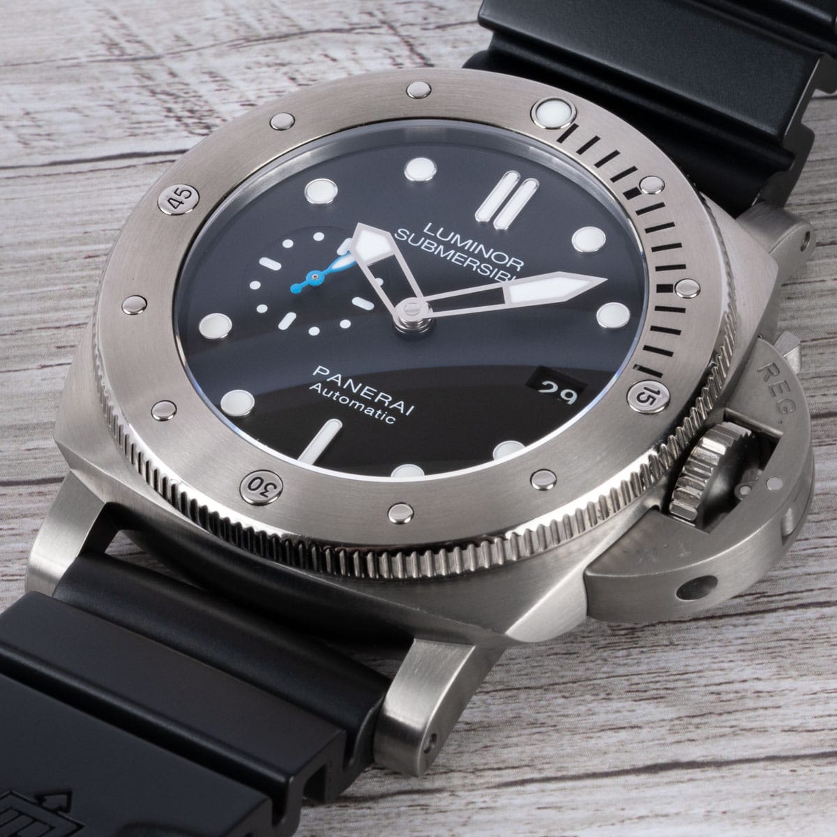 Stylied photo of  of Luminor Submersible 1950 3 Days Titanio