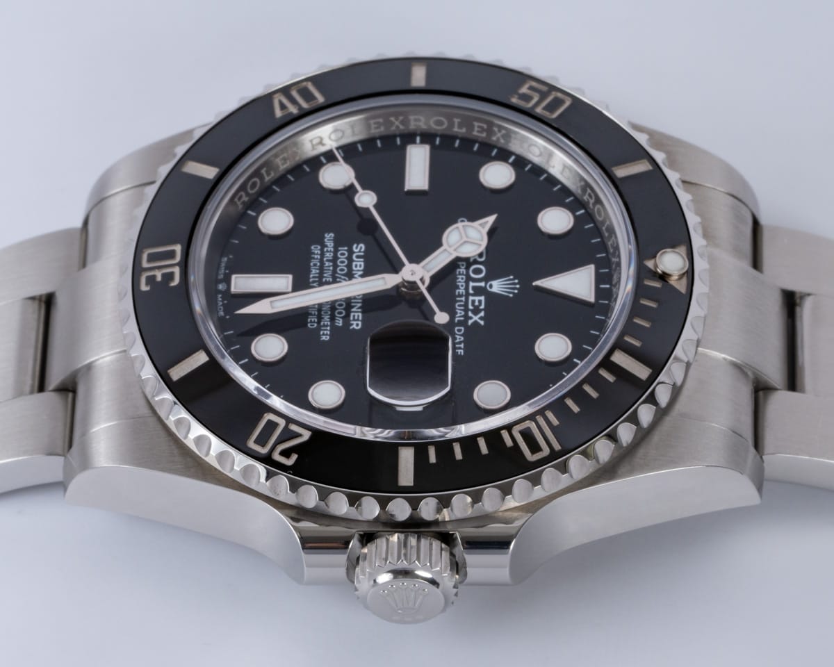 Crown Side Shot of Submariner Date 41