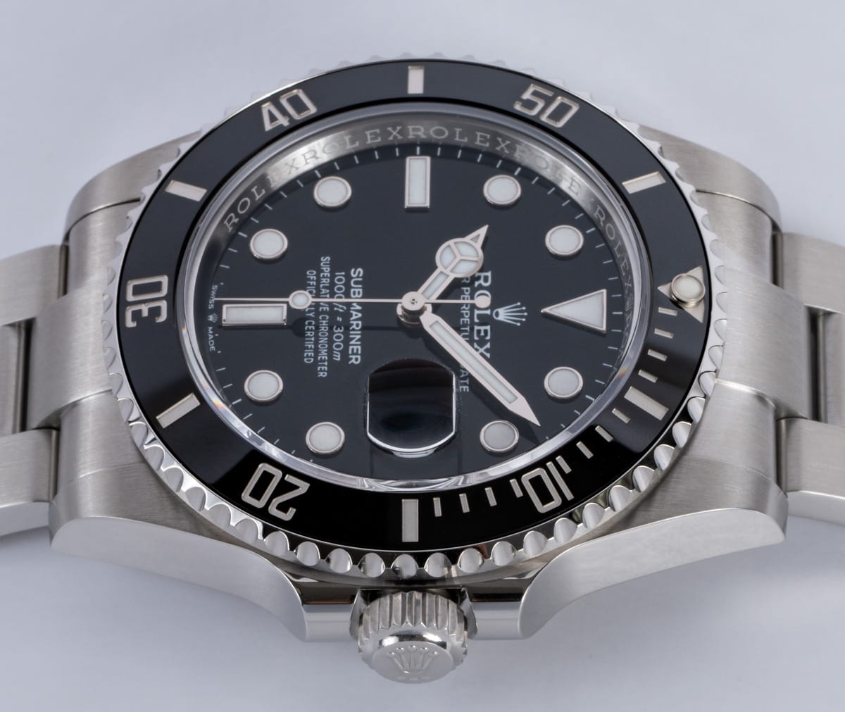 Crown Side Shot of Submariner Date 41