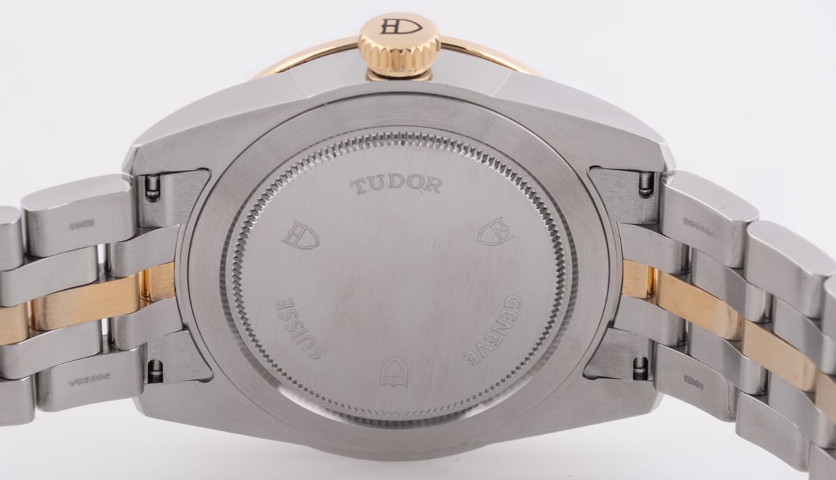 Caseback of Glamour Day-Date