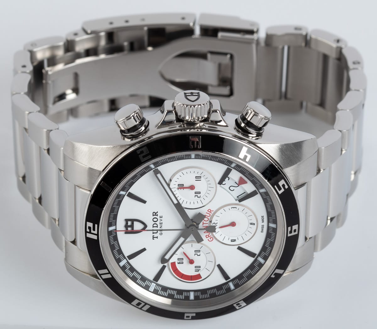 Front View of Grantour Chronograph